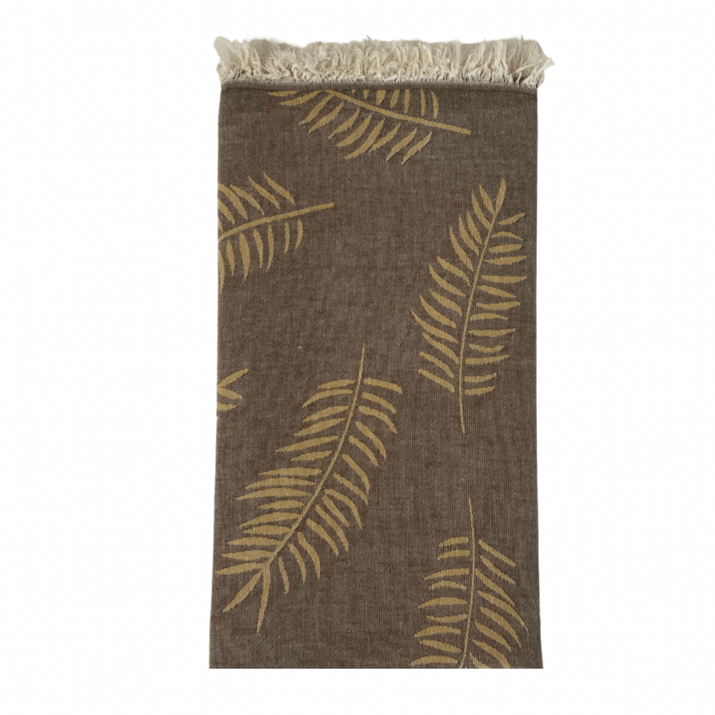Made with double layers and intricate French jacquard weaving, this 100% cotton and sand-free towel features a unique leaf design in a two-tone, reversible, mirror-like pattern that reflects a brown color on one side and a soft golden yellow on the other.